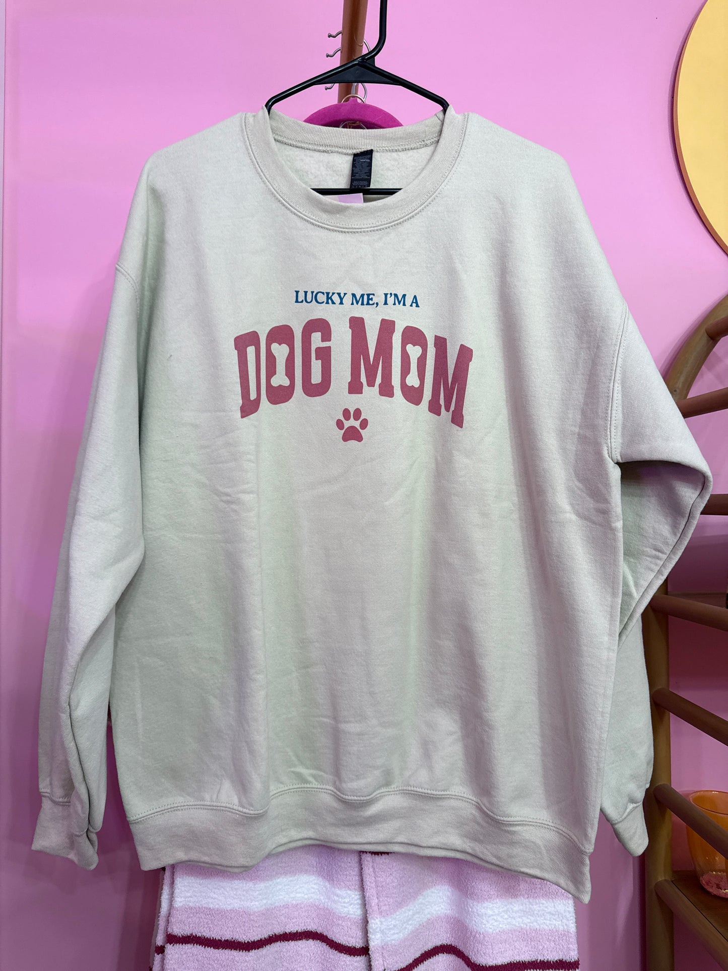 Lucky me I’m a dog mom sweatshirt