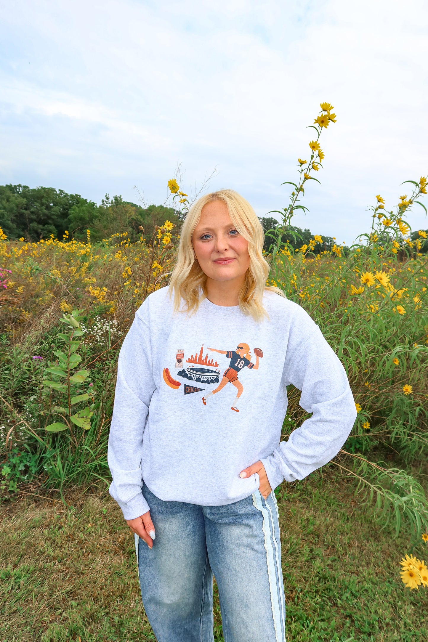 Chicago Gameday Girlie ash Crewneck/tee