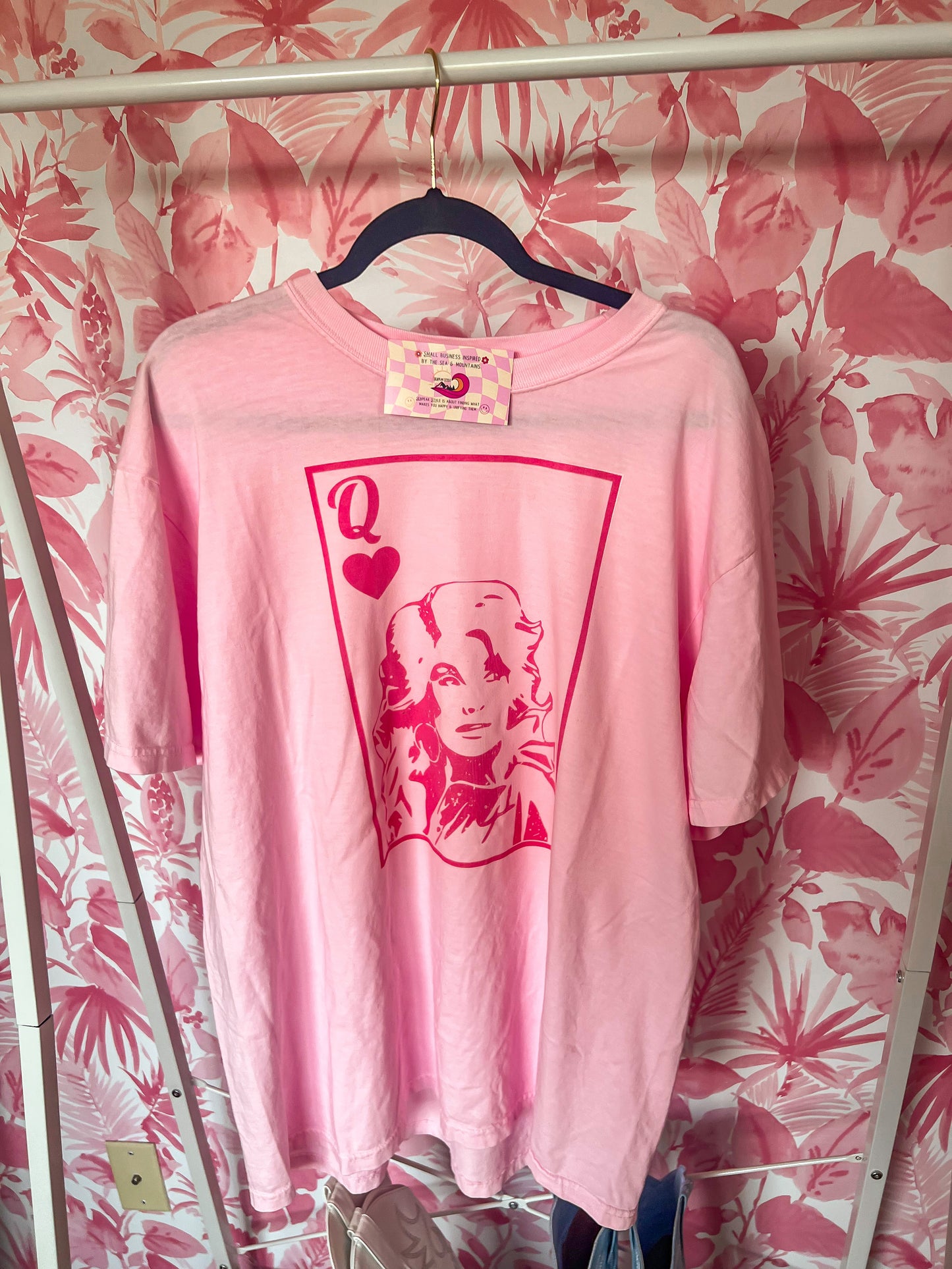 Queen Dolly tee