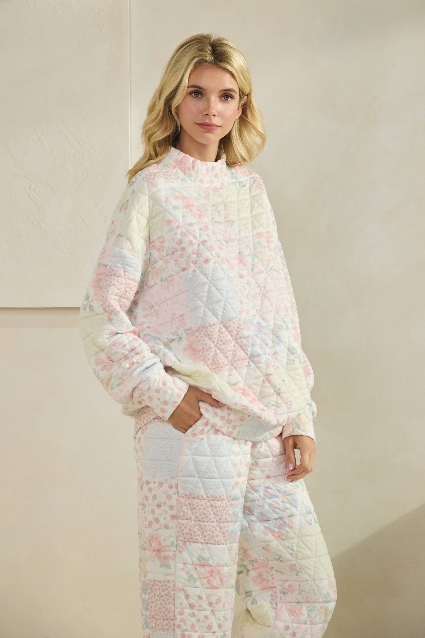 Floral Quilted mock neck Sweatshirt