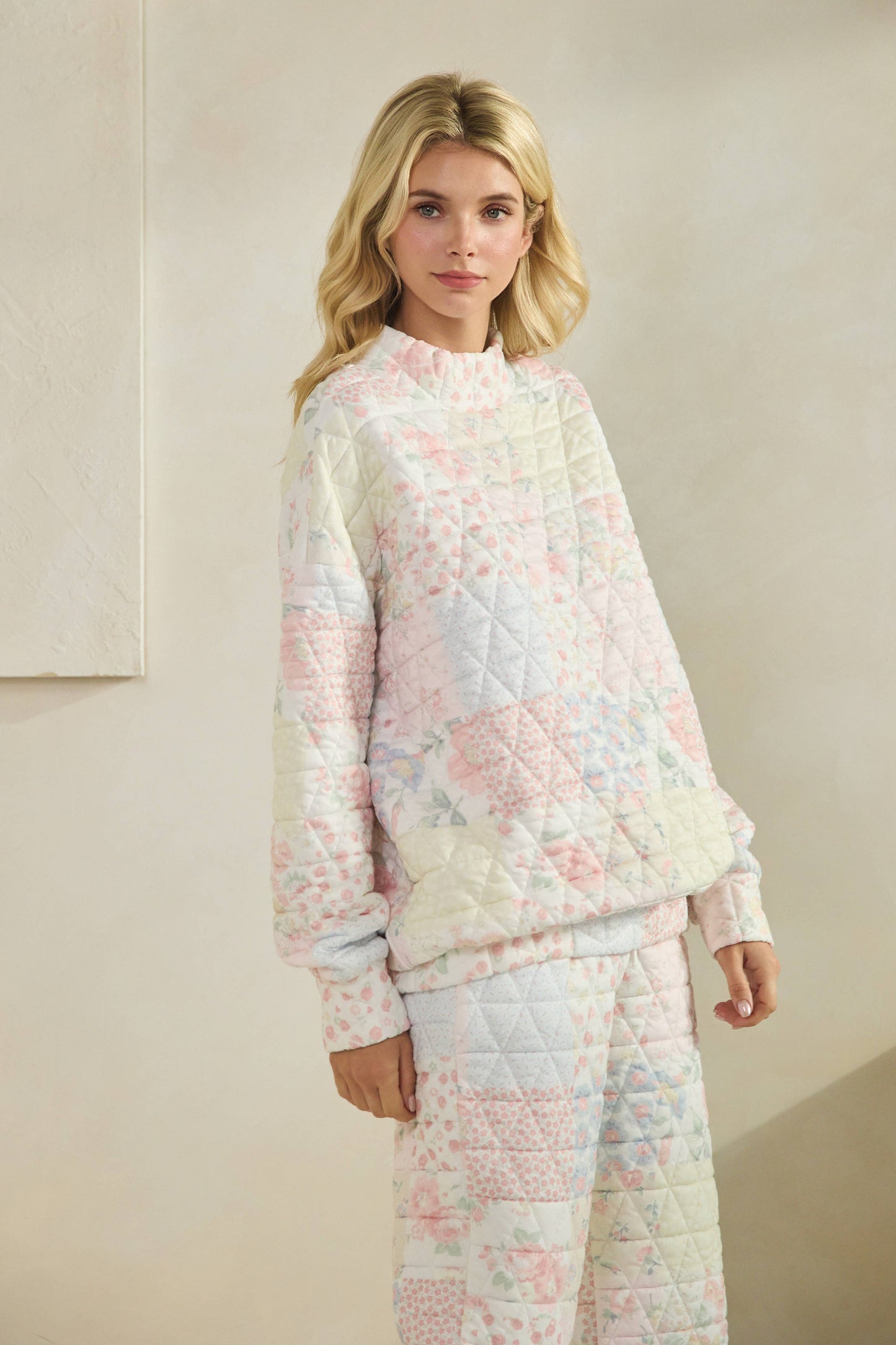 Floral Quilted mock neck Sweatshirt