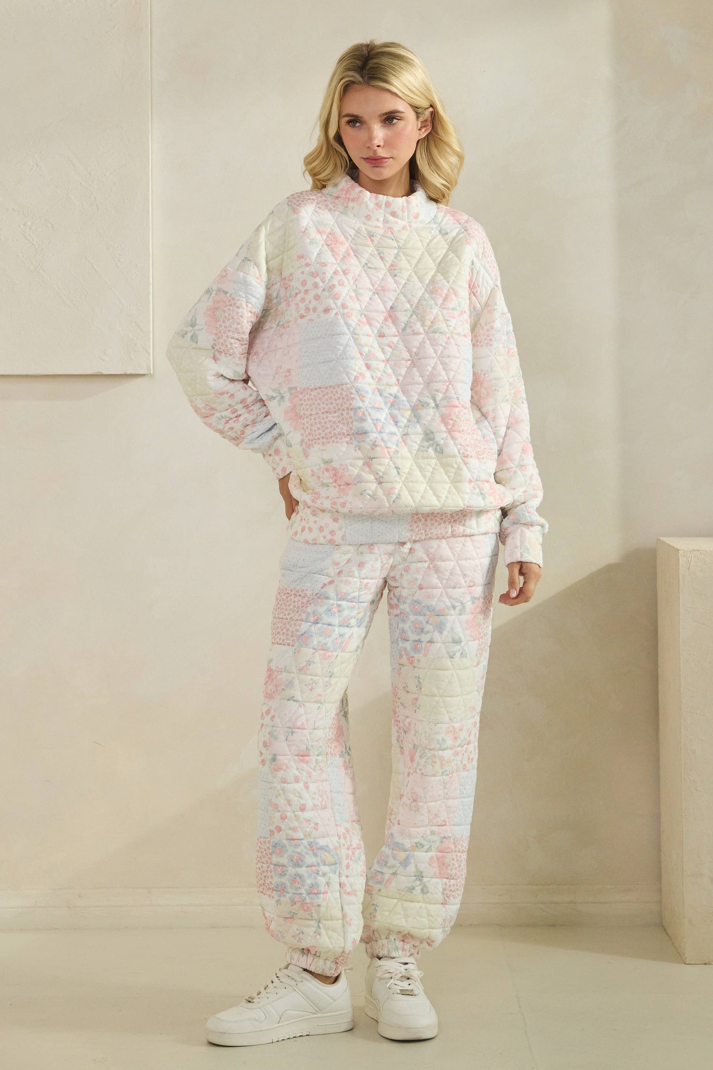 Floral Quilted mock neck Sweatshirt