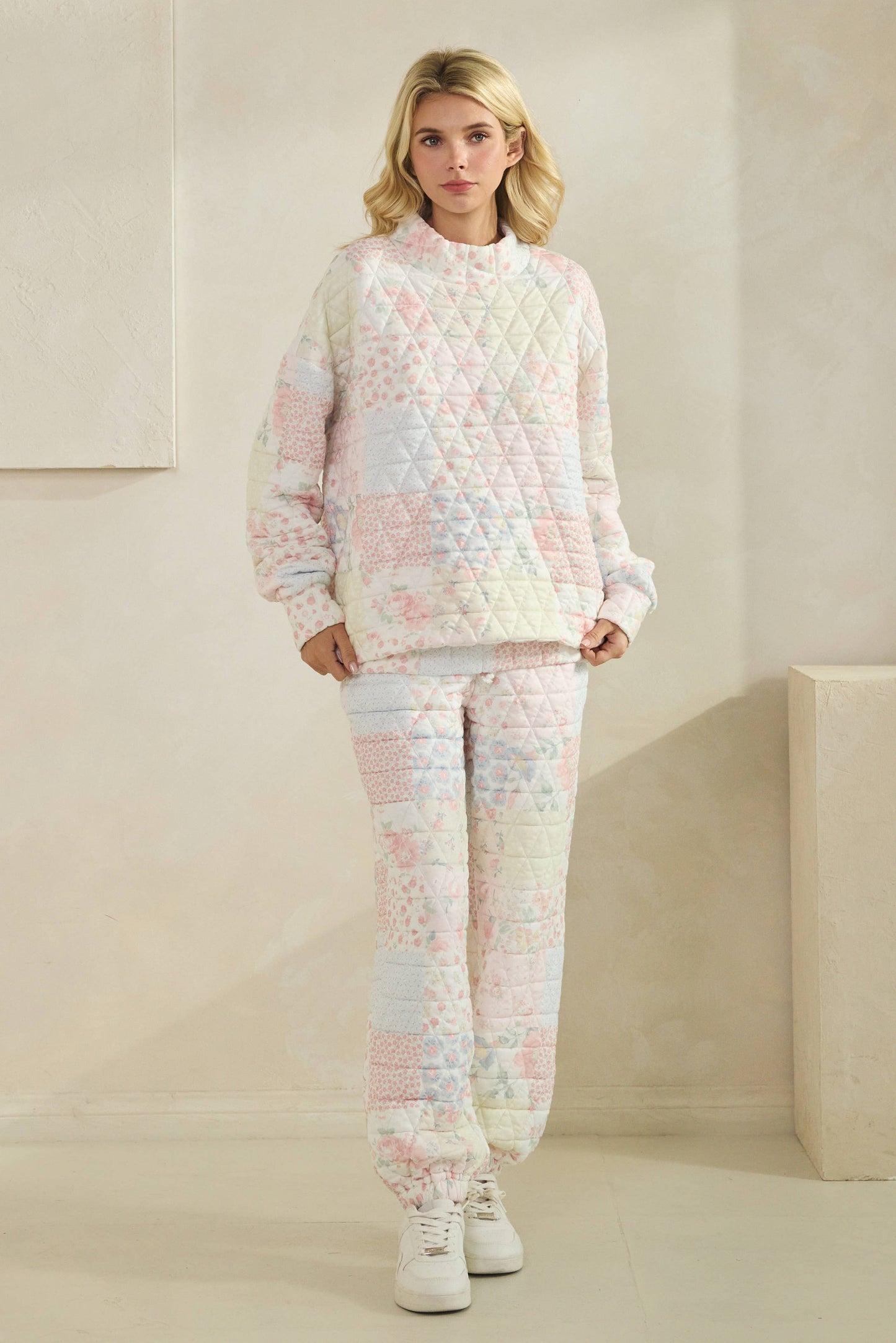 Floral Quilted mock neck Sweatshirt