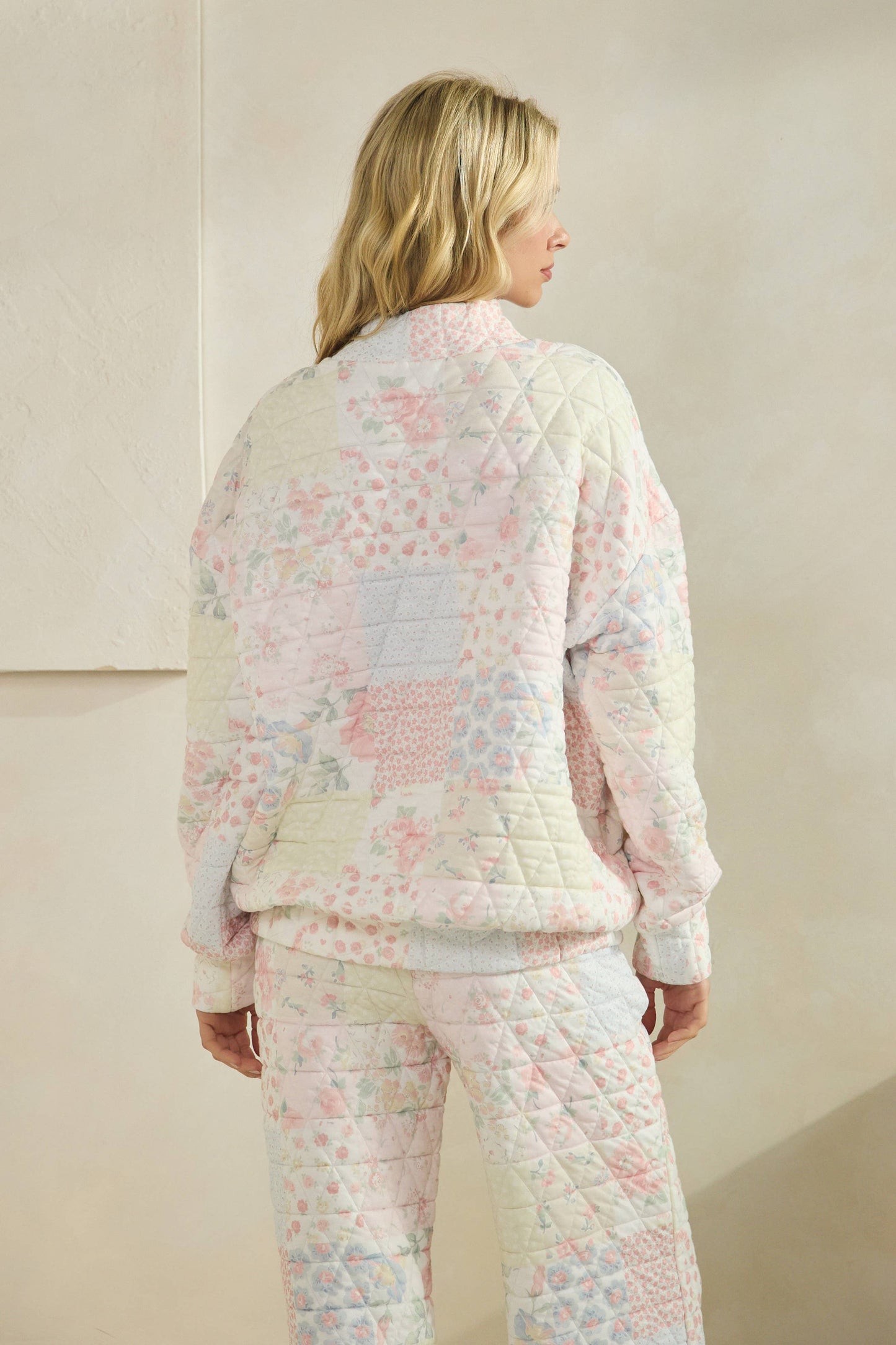 Floral Quilted mock neck Sweatshirt