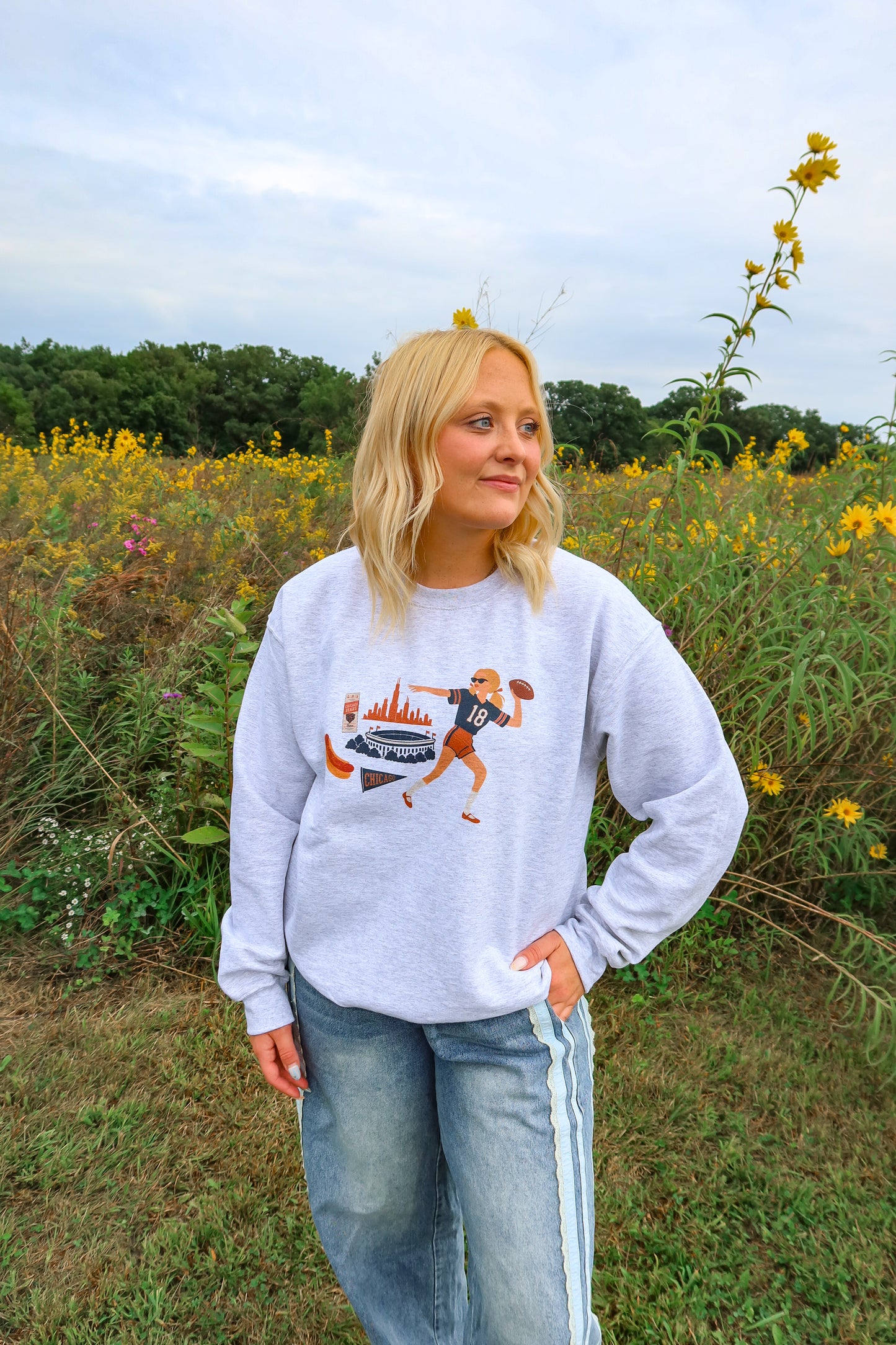 Chicago Gameday Girlie ash Crewneck/tee