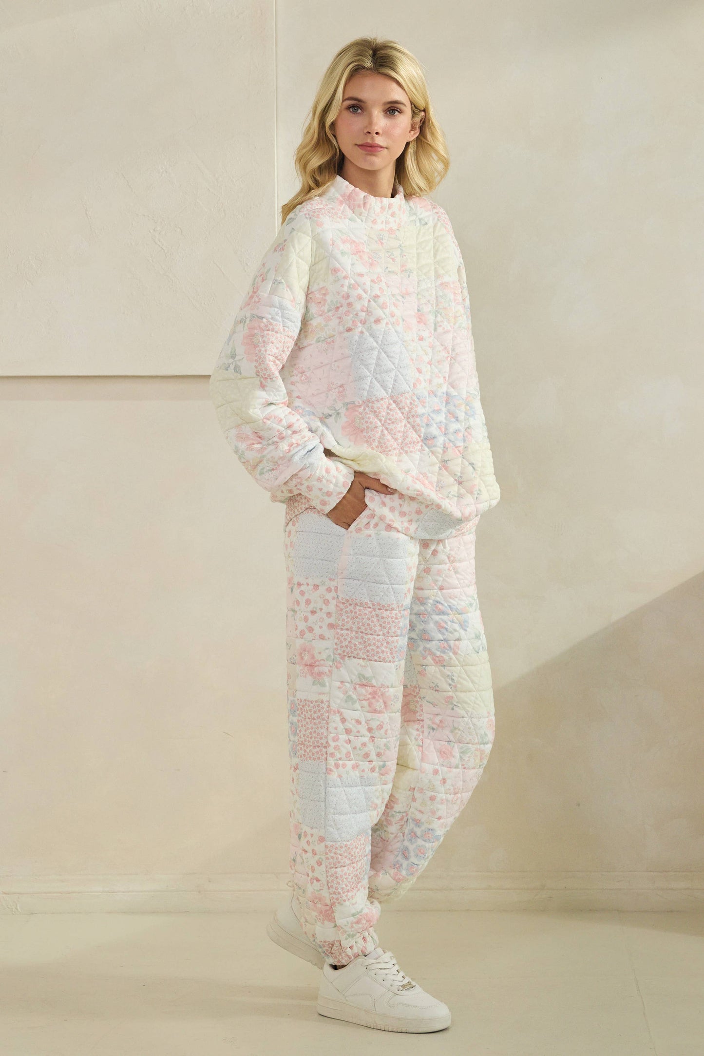 Floral Quilted mock neck Sweatshirt