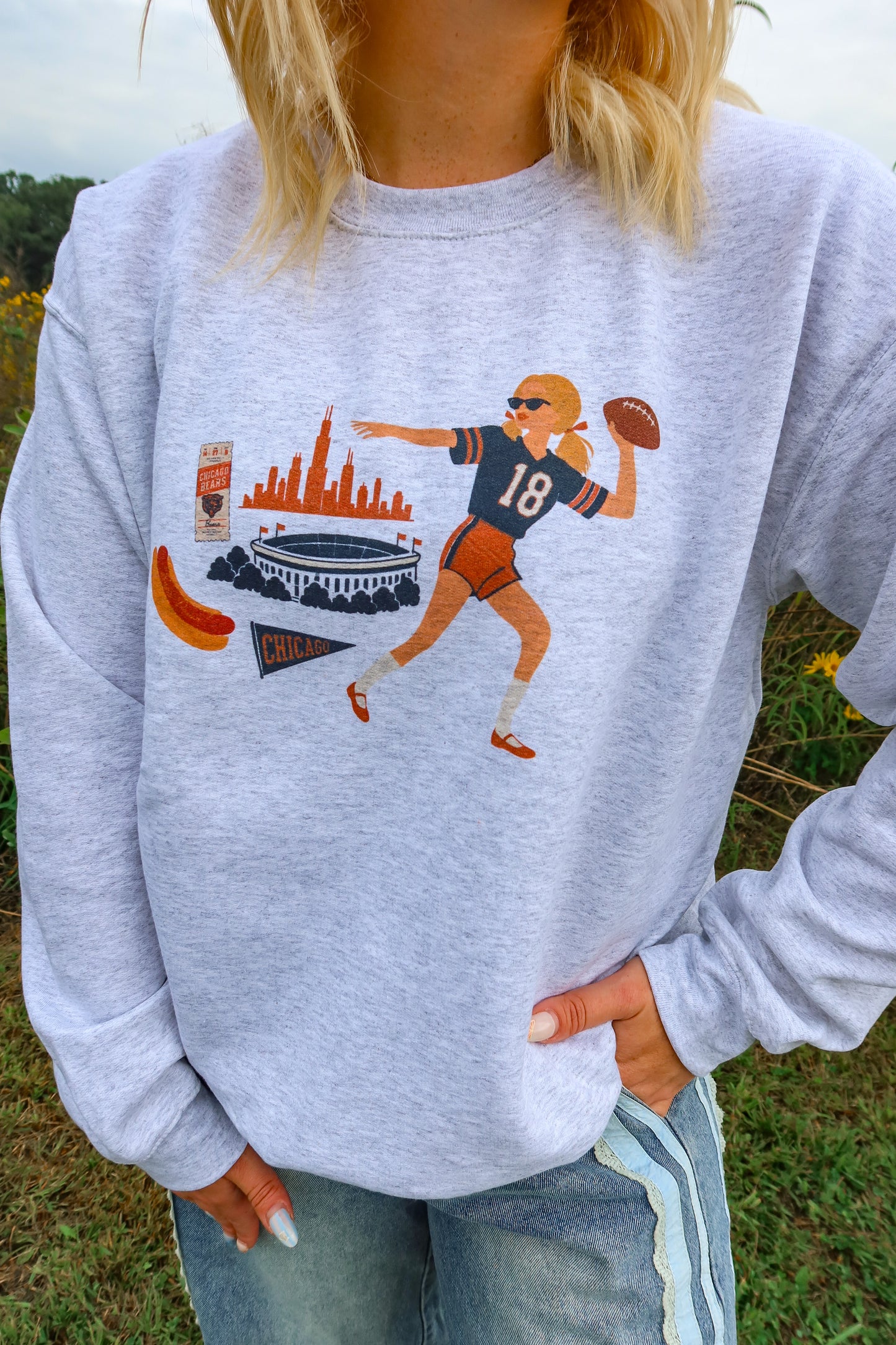 Chicago Gameday Girlie ash Crewneck/tee