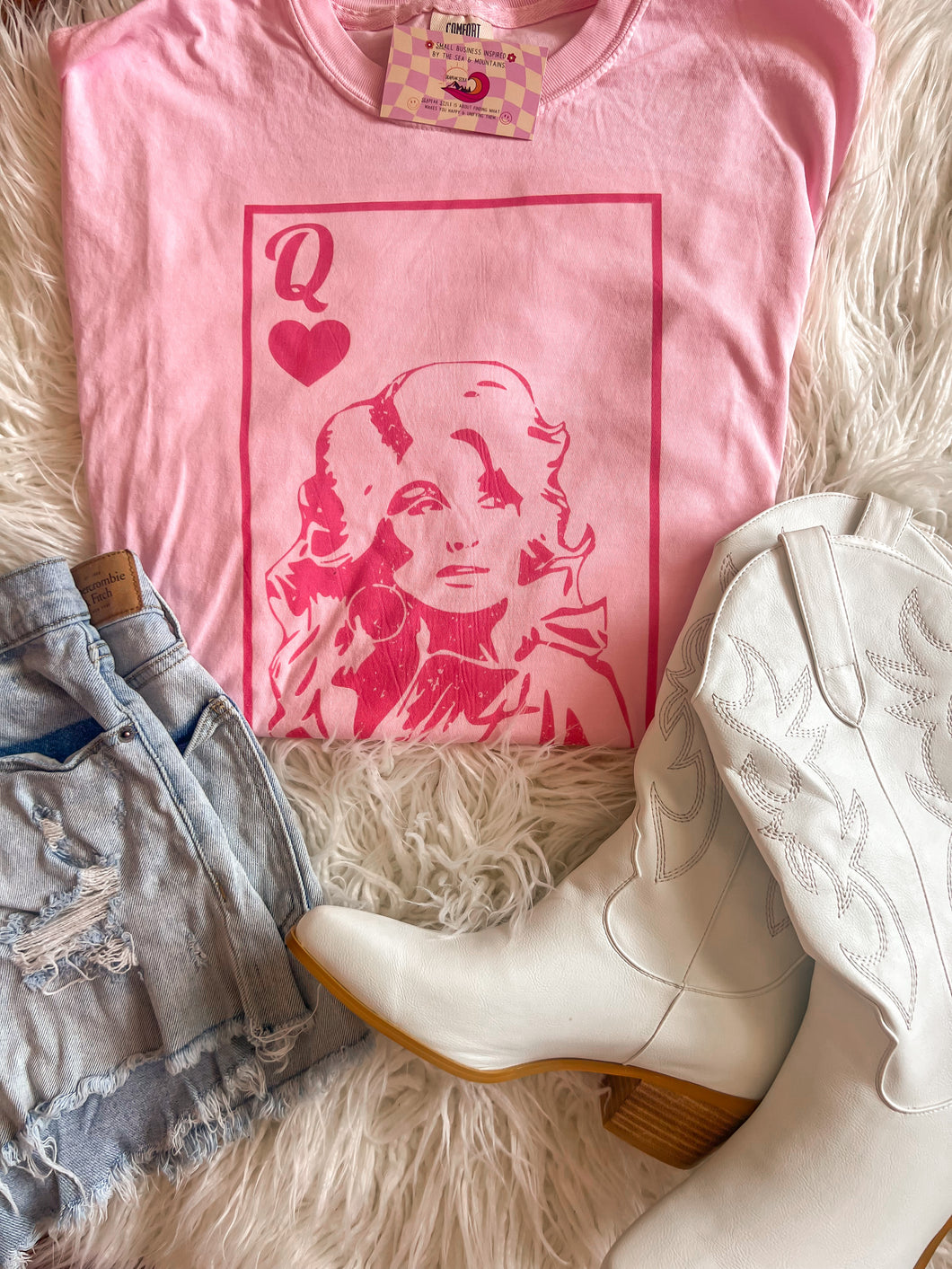 Queen Dolly tee